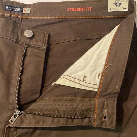 Dockers SZ 36 x 34 Straight Fit Brown Jean Cut Casual Khaki Pants New D31 - Picture 9 of 13